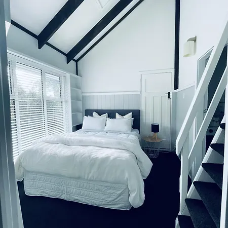 Experience Heritage, Live Modern Upper Hutt Exterior foto